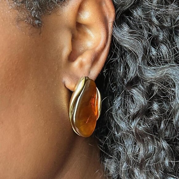 Large gold and brown amber stone earrings - Picture 2 of 2